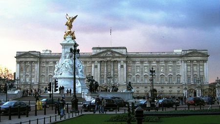 Buckingham_Palace__London__England__24Jan04