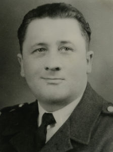 Ren__Bauer_portraituniformeRAF