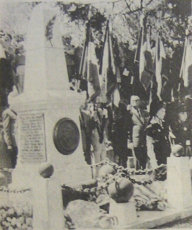 Photo_Petit_Croix_P_goud_Monument_ER_16_mai_1982_b