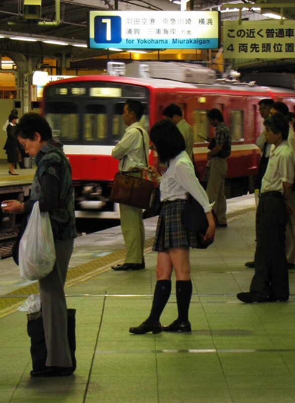 School girl, Keikyû Shinagawa eki