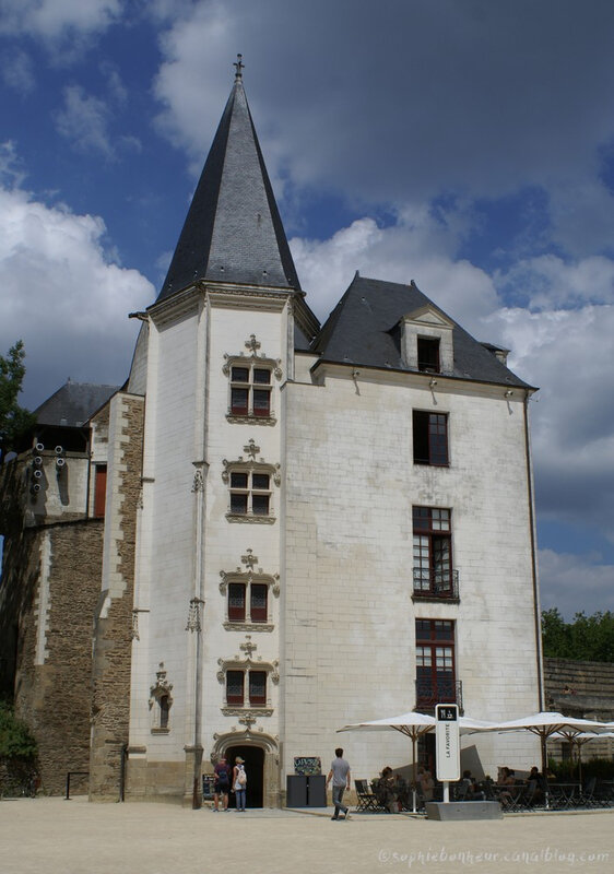 LVAN18 2 château tour