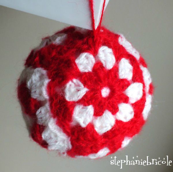 faire une boule au crochet, diy crochet noël, boule de noël laine, boule de noël granny