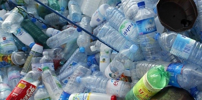 4999681-etats-unis-une-ville-interdit-les-bouteilles-d-eau-en-plastique