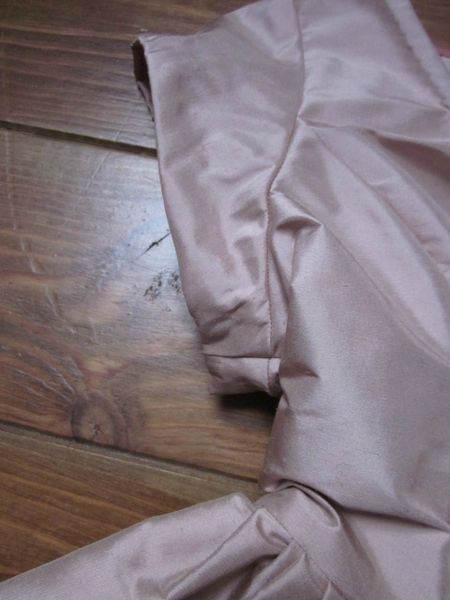 Robe en soie beige rosé - découpes princesses et petties manches courtes pour le haut - jupe 3 m d'envergure plissée à tout petits plis à la taille - taille 36 (5)
