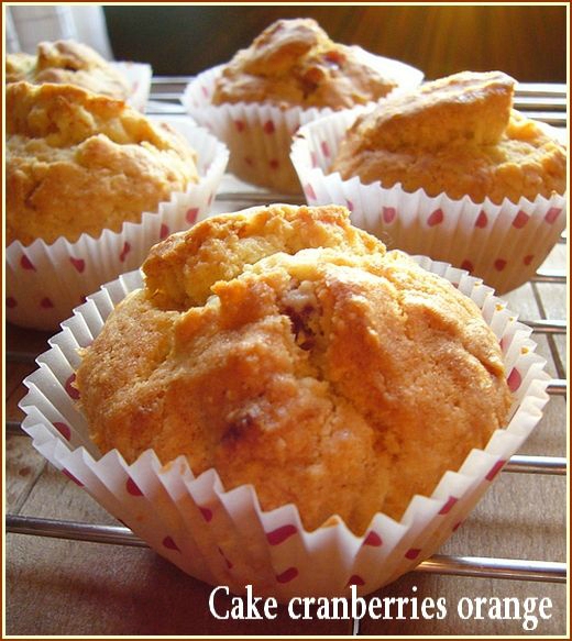 Cake cranberries orange
