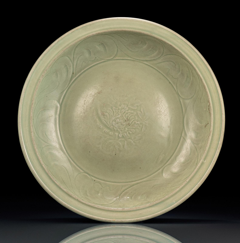 A celadon plate with floral decoration, early Ming dynasty