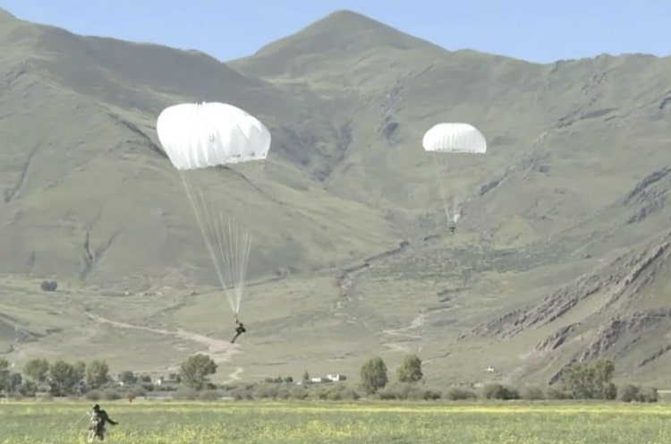 300-Chinese-troops-parachuted-onto-the-Tibetan-plateau-as-part-of-a-training-exercise-according-to-Chinese-state-media-in-Sept-Photo-Tibet-Watch