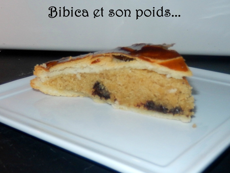 Galette des rois à la noisette et pépite chocolat {avec pâte feuilletée rapide} part face