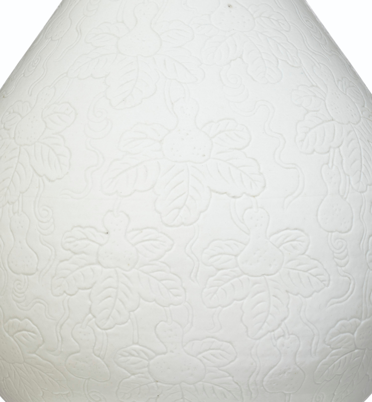 2019_NYR_17646_0760_001(a_large_incised_white-glazed_double-gourd_vase_18th-19th_century)