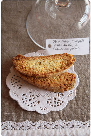 Un lapin d’amande et des biscottis recettes dessert Le gâteau aux trois parfums