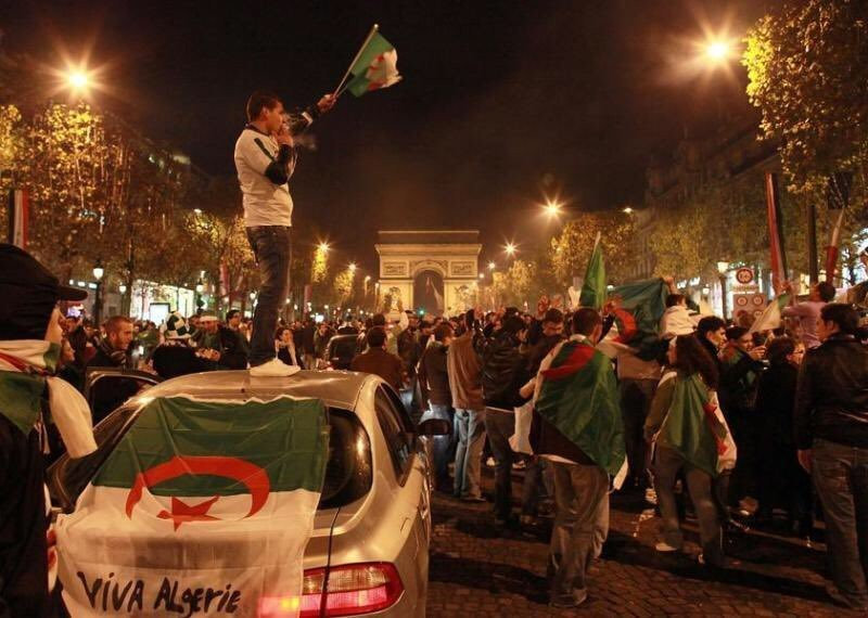 Supporters-algériens-Champs-Élysées-11-juillet-2019