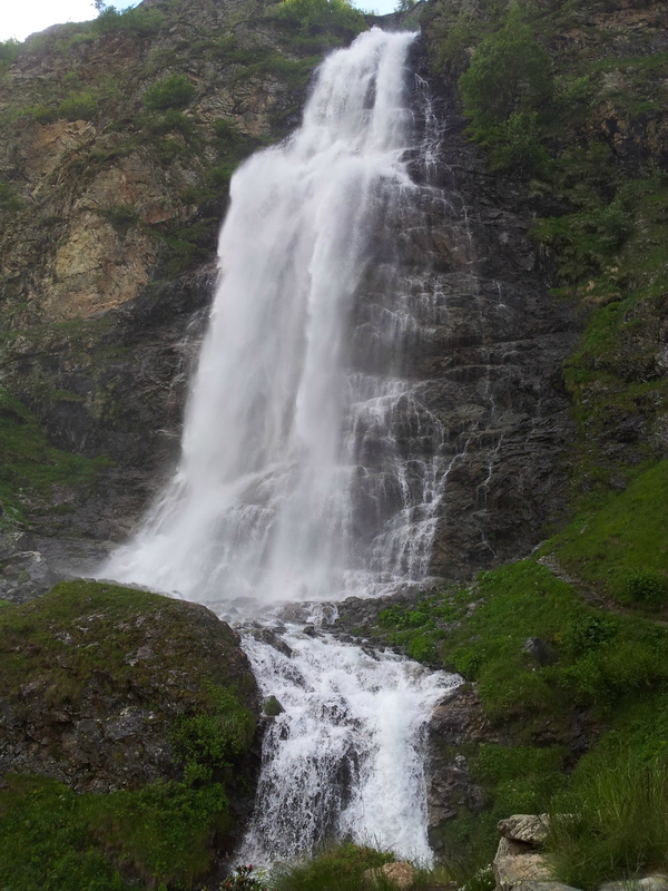 cascade le voile de la mariée