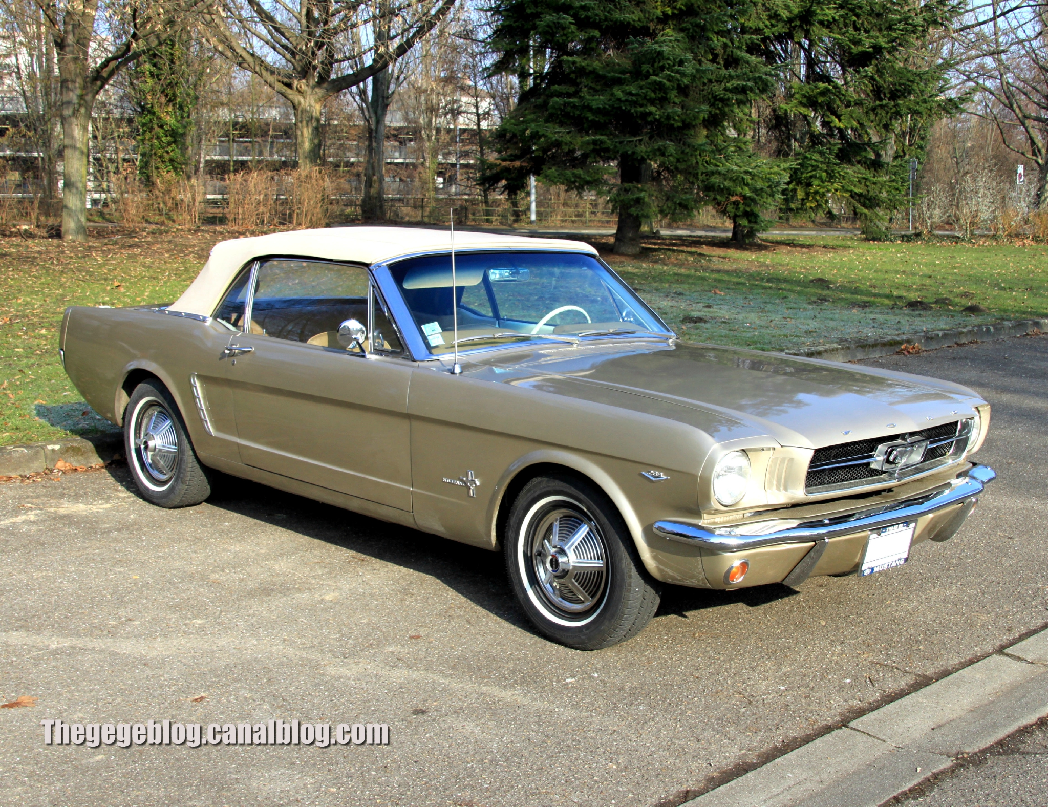 Ford mustang cabrilet de 1966 (Retrorencard mars 2013) 01