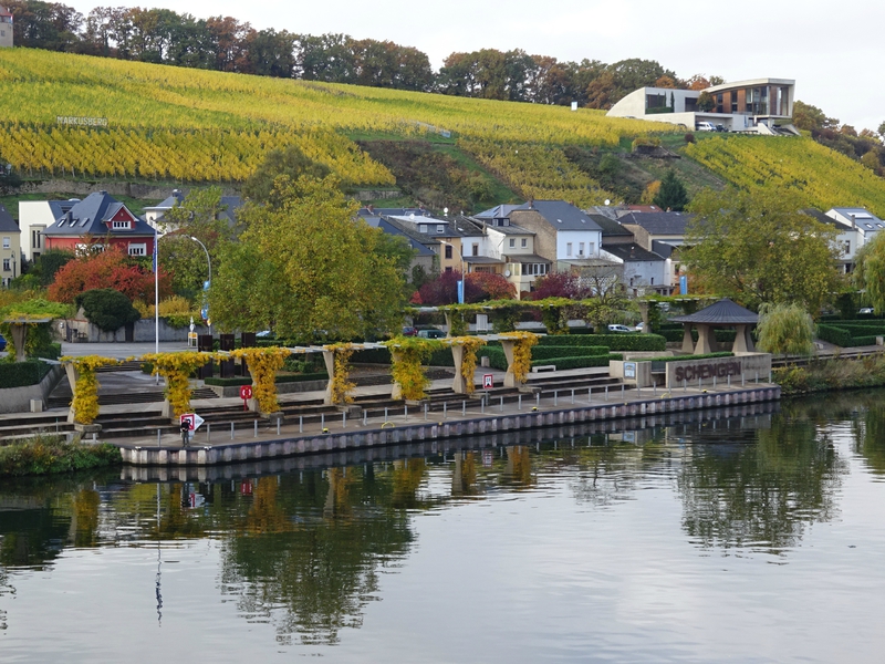 Schengen, esplanade sur la Moselle