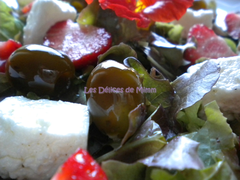 Salade estivale feta, fraises et olives confites, vinaigrette vanillée 6