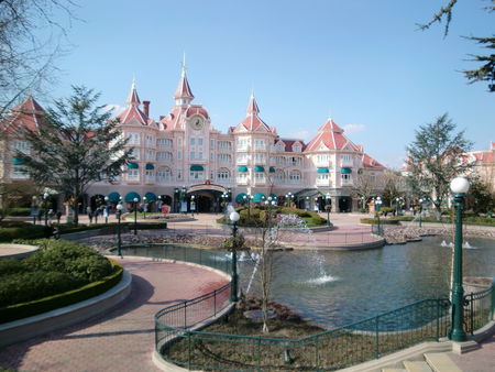Disneyland_Hotel__2_