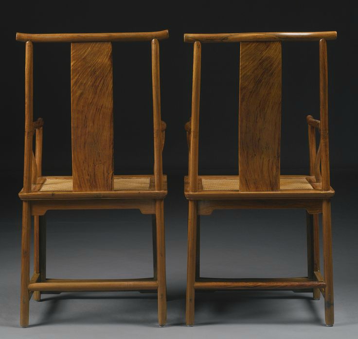 A pair of Huanghuali 'Official's Hat' yokeback armchairs (sichutou guanmaoyi), 17th-18th century 3