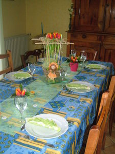 table_printemps_avec_fleurs