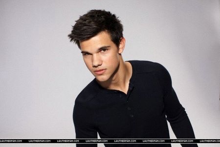 Taylor_Lautner_SNL_dec2009_02