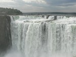 Vue_sur_les_impressionnantes_chutes_d_Iguazu