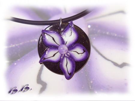 pendentif_rond_fleur_violette