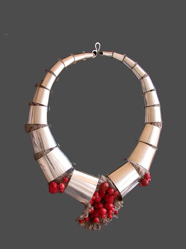 tribal ketting rode kralen 1