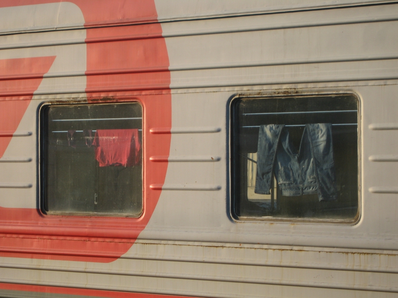 IMG_0004 vue du train en face : la vie est à bord
