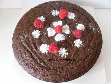 gâteau au chocolat fourré aux framboises 5