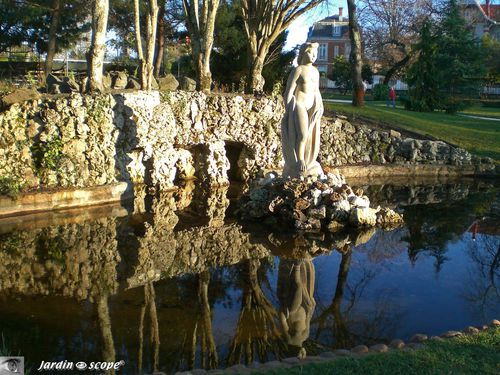 Bassin en rocaille du Parc Mauresque