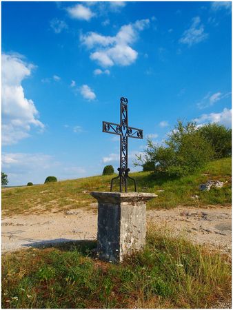 CROIX CIRQUE DE VENNES