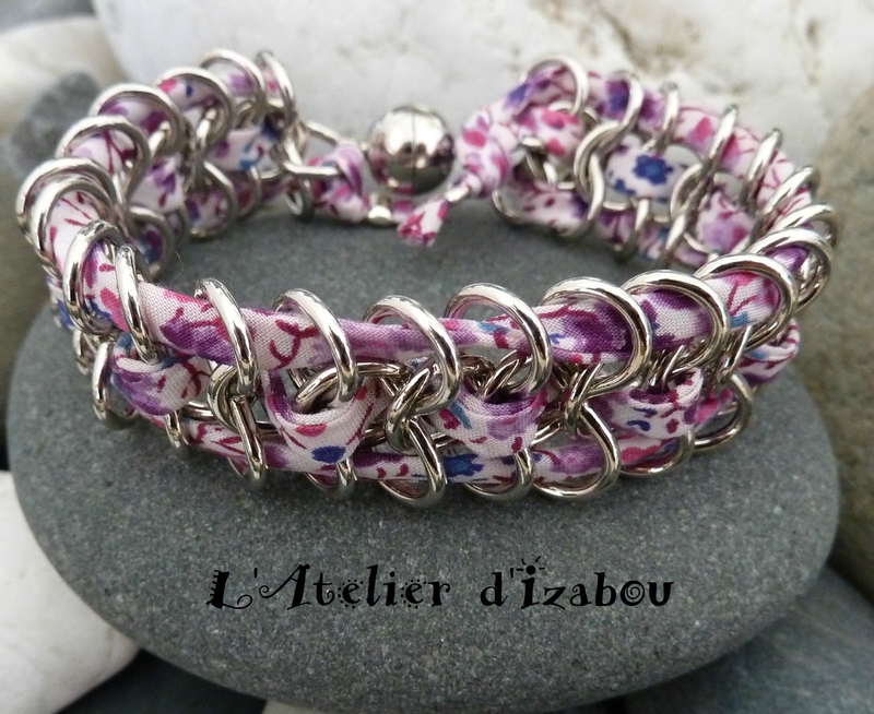 P1120316 Bracelet chaine en 8 infini et liberty à fleur violet, fermoir boule aimanté