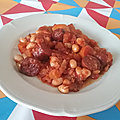 Chorizos et <b>haricots</b> blancs à la tomate épicée