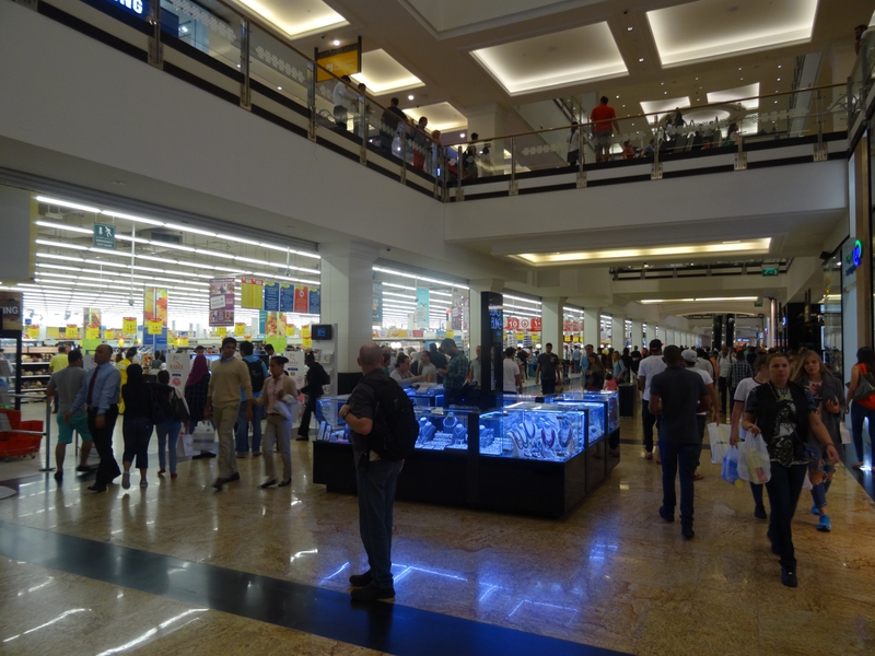 Un hypermarché Carrefour dans le Mall of The Emirates