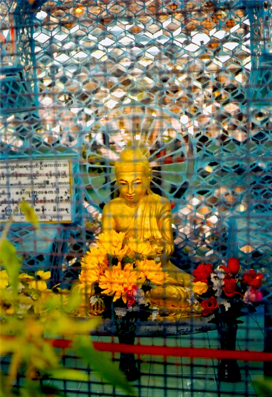buddha grillagé Yangoon