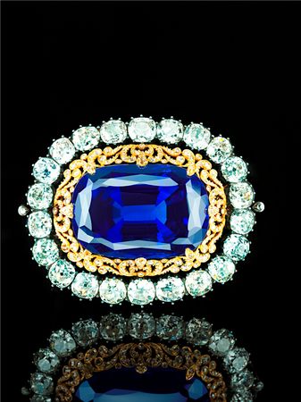 Sapphire_brooch