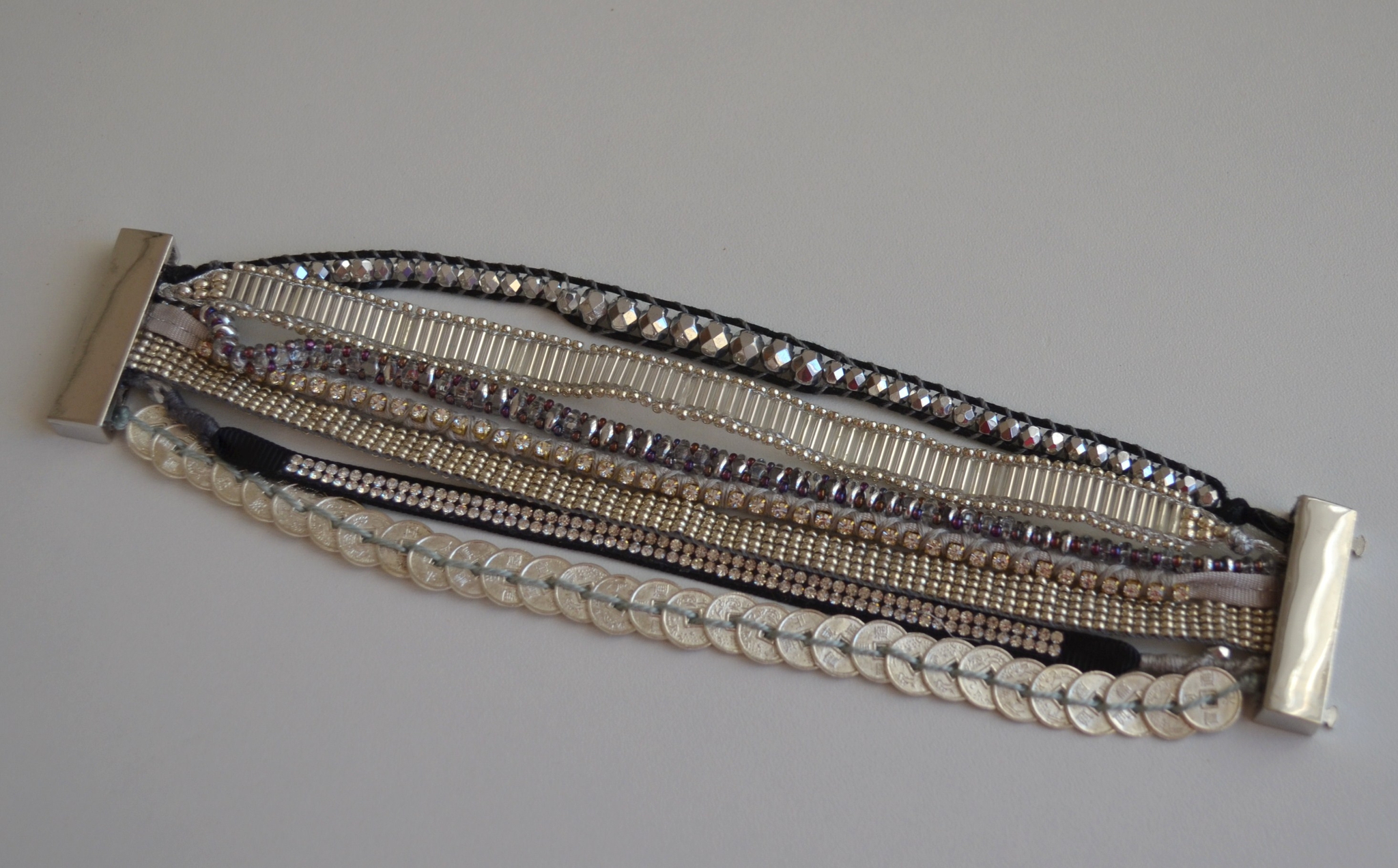 Bracelet manchette tissée perles façon hip