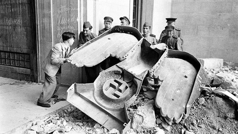 dénazification