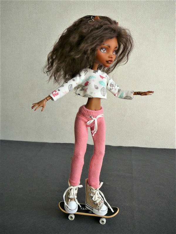 12 Clawdeen & son skate board