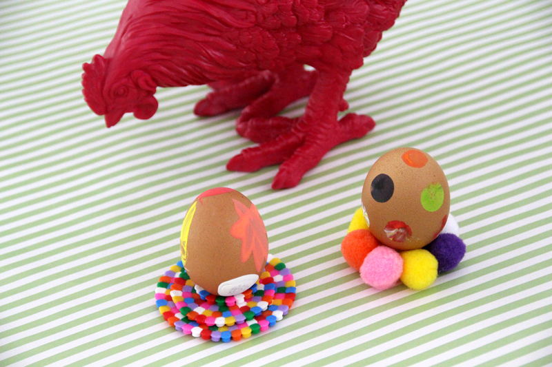 DIY_easter_eggcup_hama_pompom