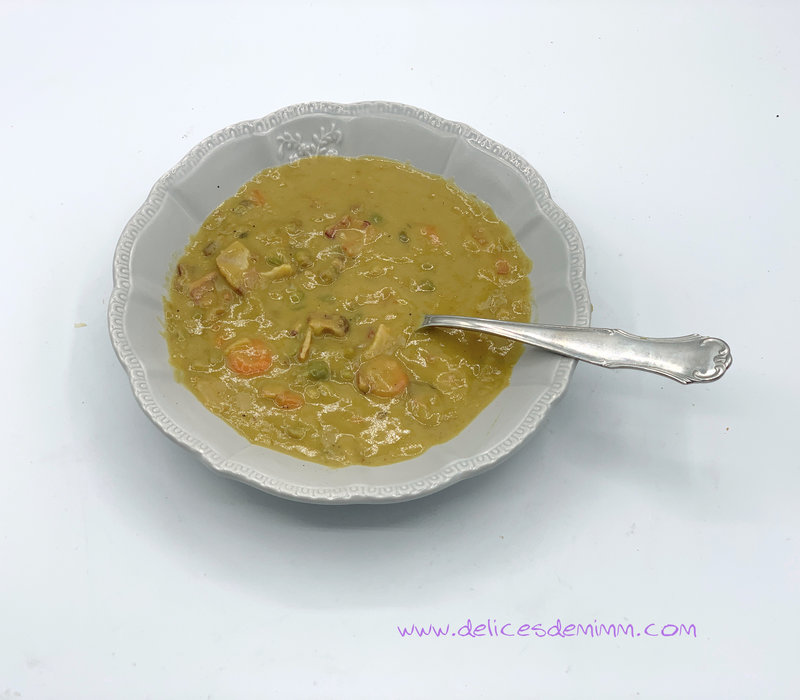 Soupe rustique de pois cassés à la ventrêche