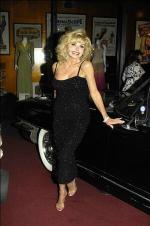 Ceil_Chapman-dress_strass_black-dress-loni_anderson-2010-06-01-hollywood_museum_exhibit-2