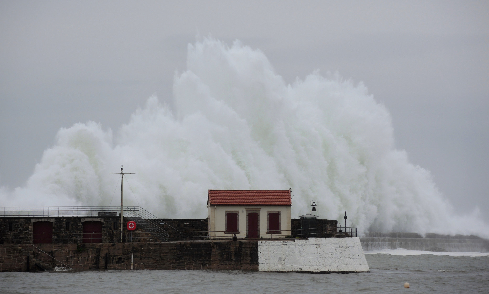 Socoa, la digue avant, vague, novembre 2022  (64)