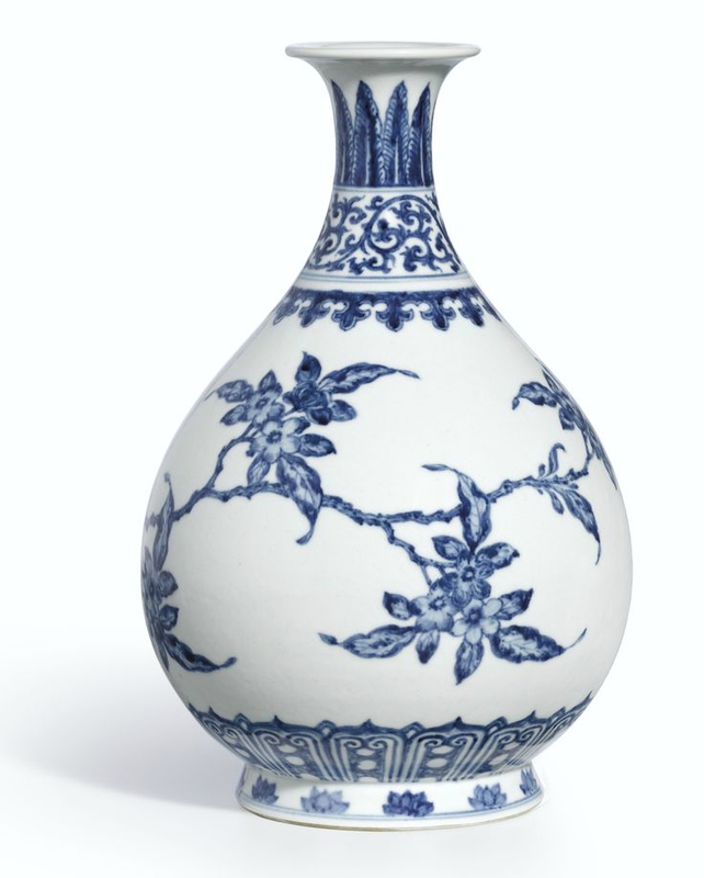 A rare Ming-style blue and white 'Bird and Flower' vase, yuhuchunping, Mark and period of Yongzheng (another view)