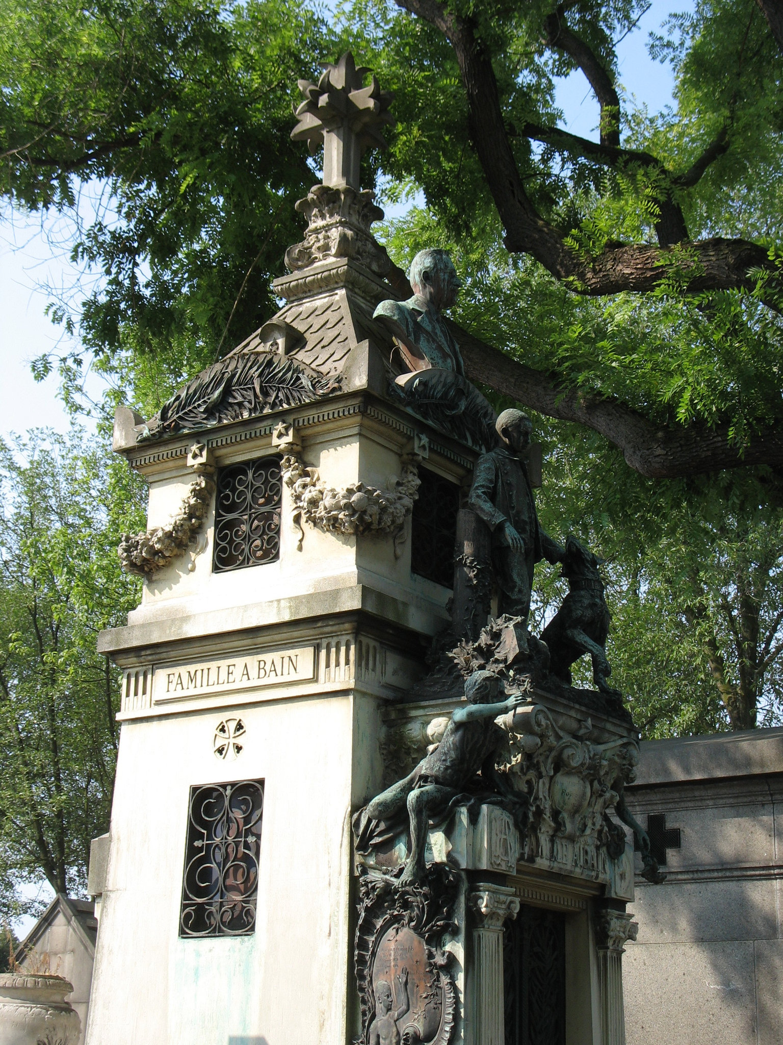 Paris, le Père Lachaise, tombeau famille A Bain (75)