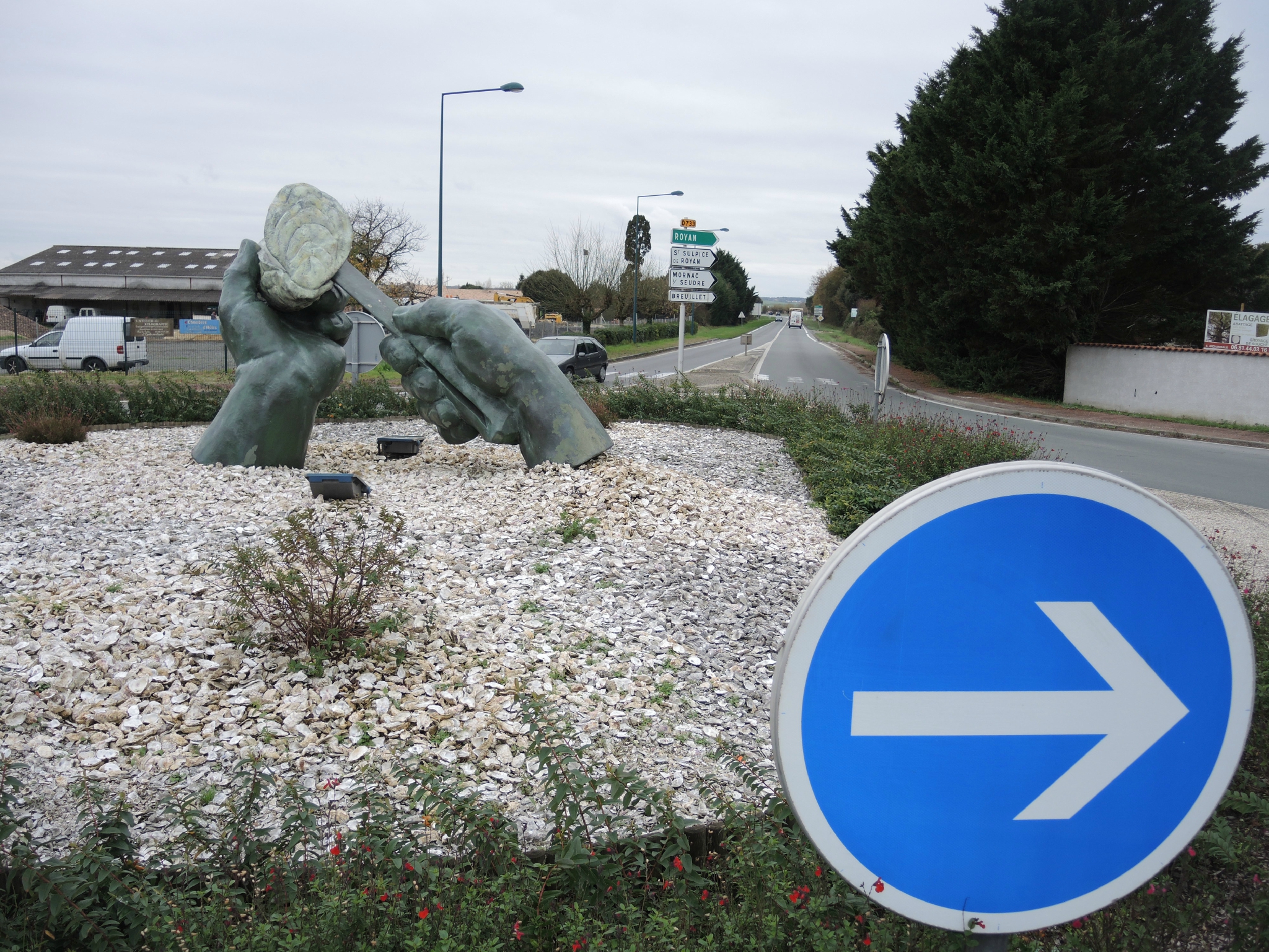 L'Eguille, rond-point de l'huitre