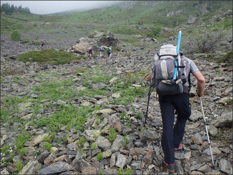 J1 07 Pyrenees Glere montée refuge brume 260614