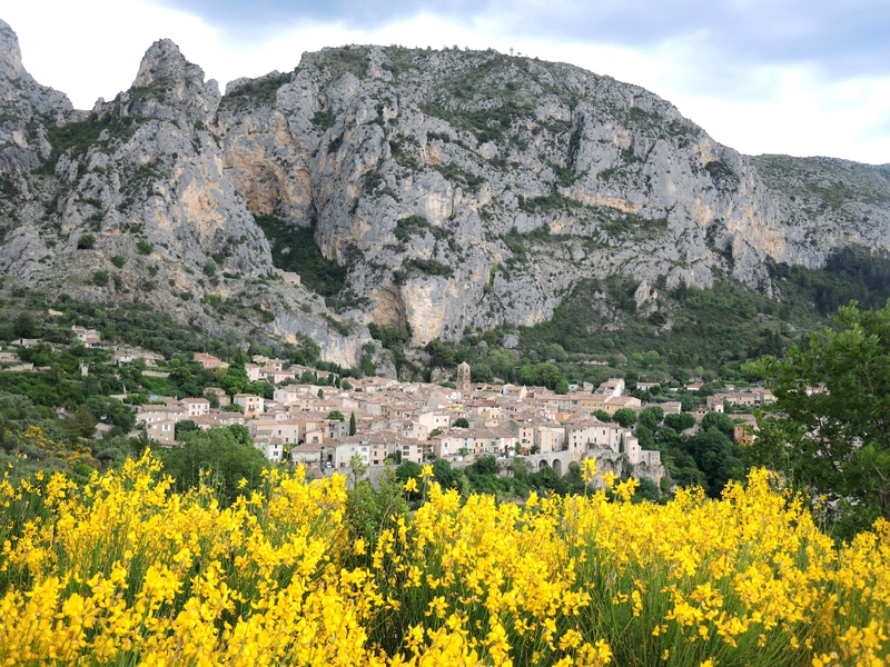 Moustiers-Sainte-Marie, panorama genets 8(04)