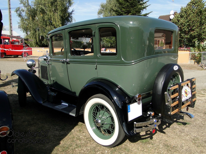 ford model-a-sedan-1928-1931-2