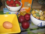 Tarte_aux_mirabelles_belles_et_fraises_du_jardin_avec_farine_T80_004
