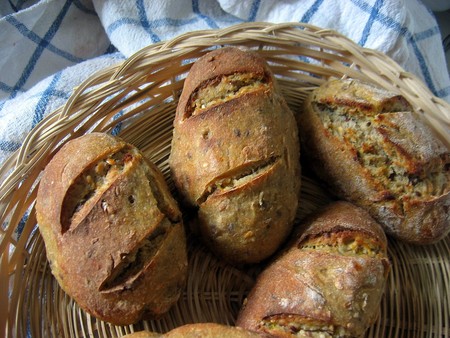 recettes dessert Petits pains en éventails fourrés aux noisettes grillées et raisins secs... au levain!